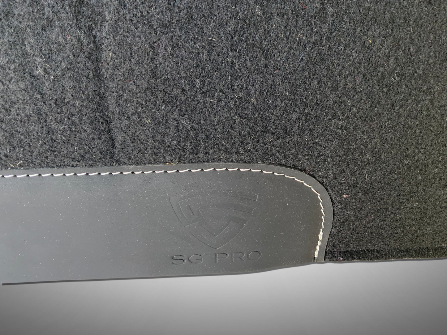 Sudadero Carona color Negro de Fieltro 32”X32” de 3/4 de grosor.