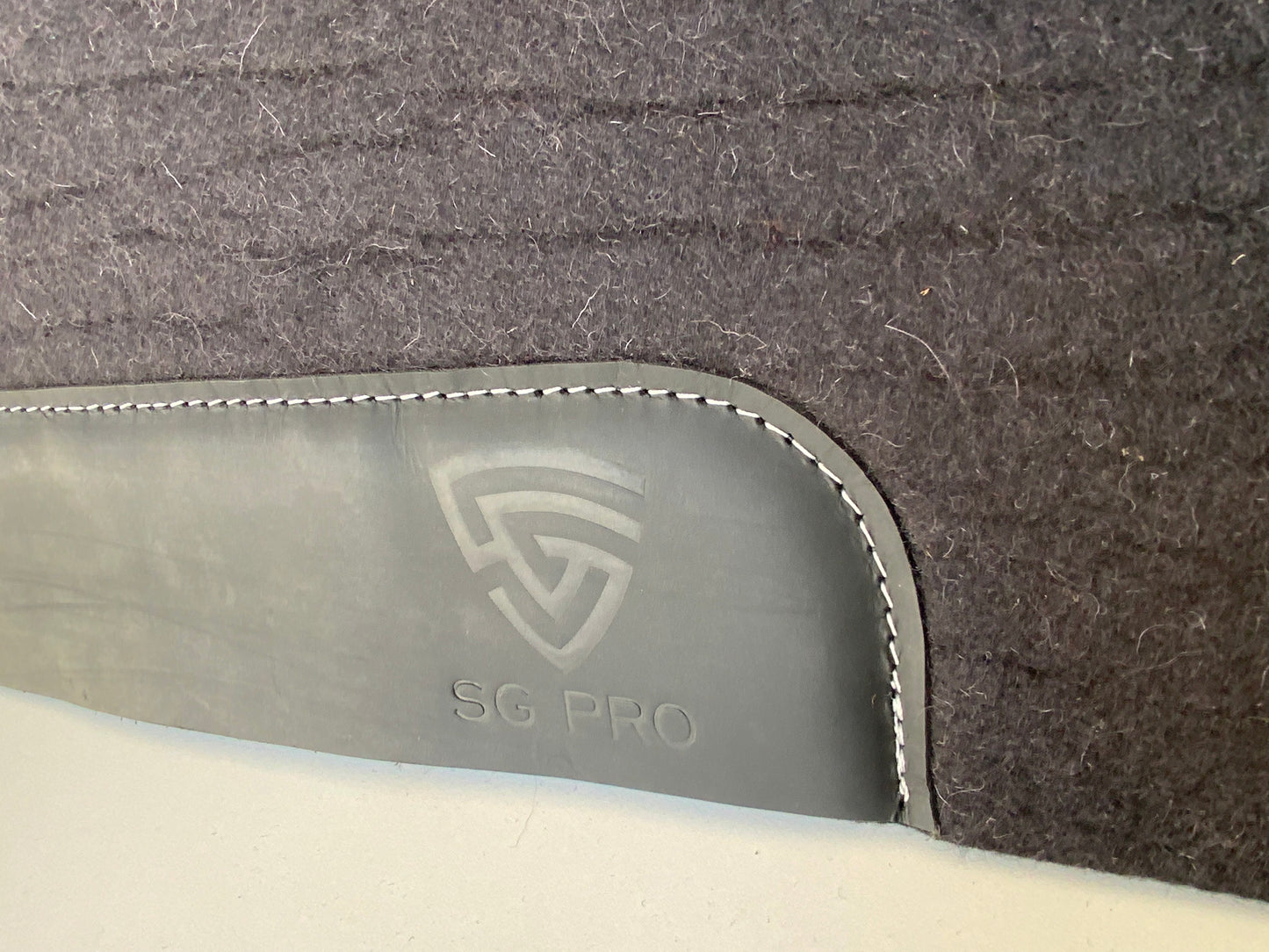 Sudadero Carona, Chocolate de lana 100% natural de Oveja Merino de 32”X32” de 3/4” de grosor.